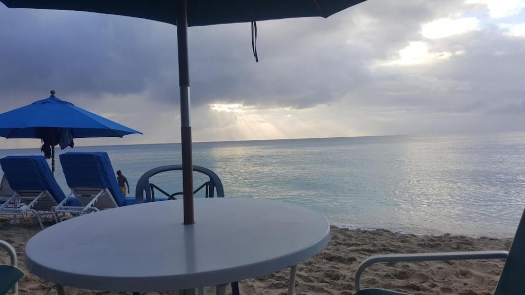 Donamae 2 Story Barbados House Villa บริดจ์ทาวน์ ภายนอก รูปภาพ