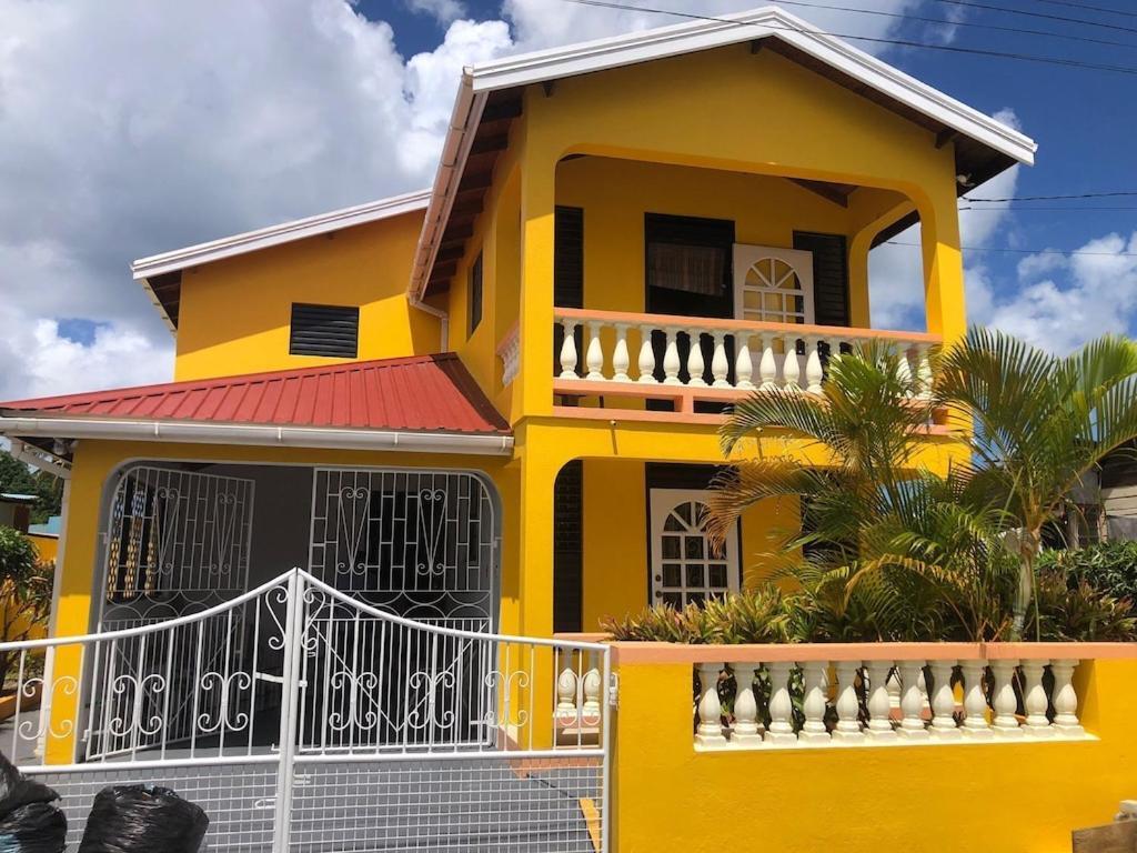 Donamae 2 Story Barbados House Villa บริดจ์ทาวน์ ภายนอก รูปภาพ