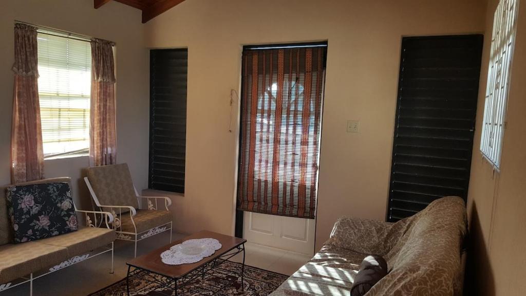 Donamae 2 Story Barbados House Villa บริดจ์ทาวน์ ภายนอก รูปภาพ