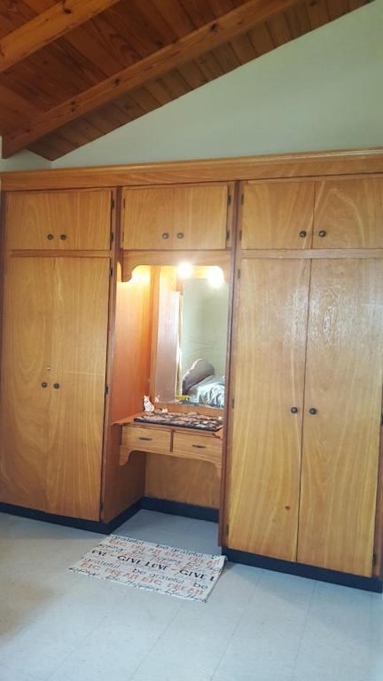 Donamae 2 Story Barbados House Villa บริดจ์ทาวน์ ภายนอก รูปภาพ