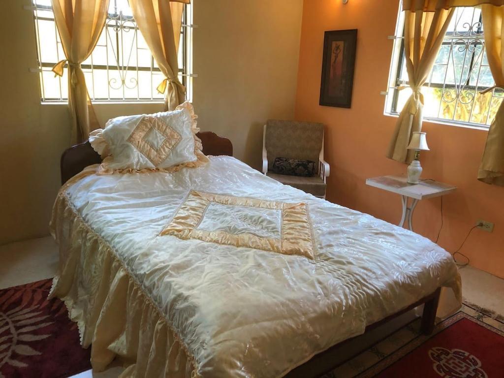 Donamae 2 Story Barbados House Villa บริดจ์ทาวน์ ภายนอก รูปภาพ
