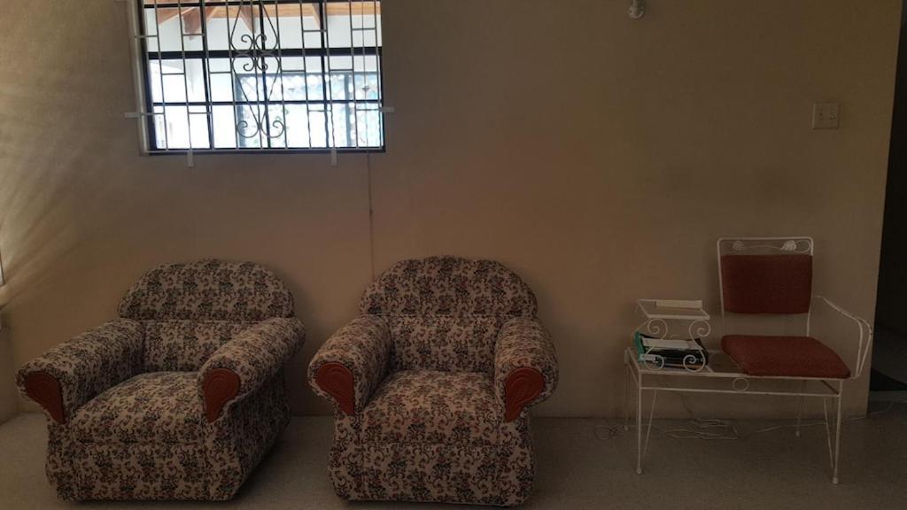 Donamae 2 Story Barbados House Villa บริดจ์ทาวน์ ภายนอก รูปภาพ