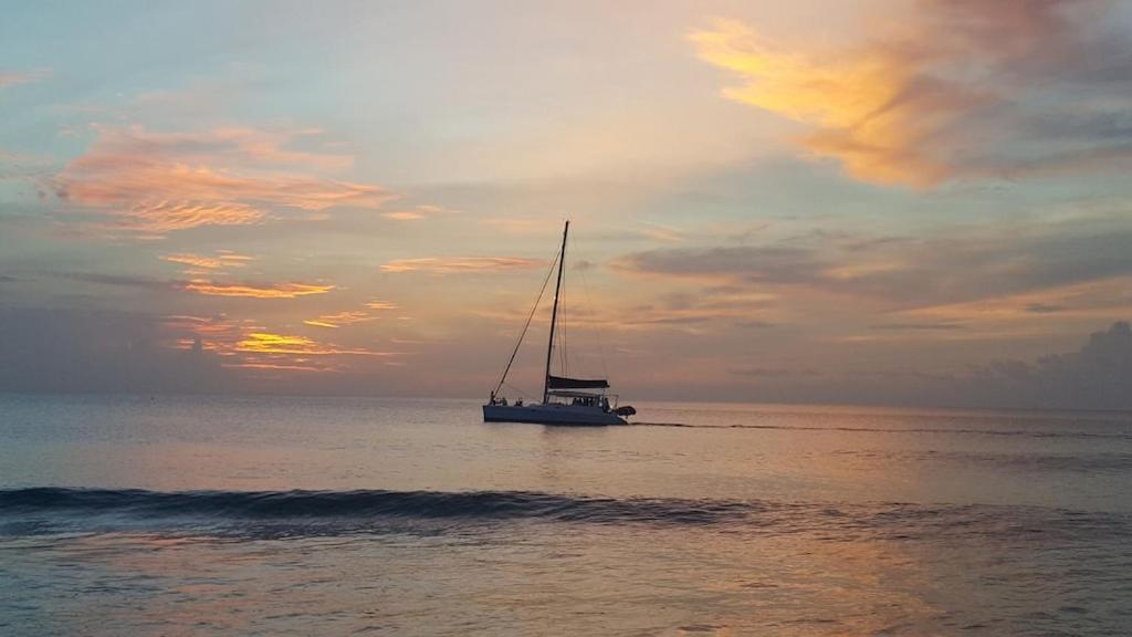 Donamae 2 Story Barbados House Villa บริดจ์ทาวน์ ภายนอก รูปภาพ